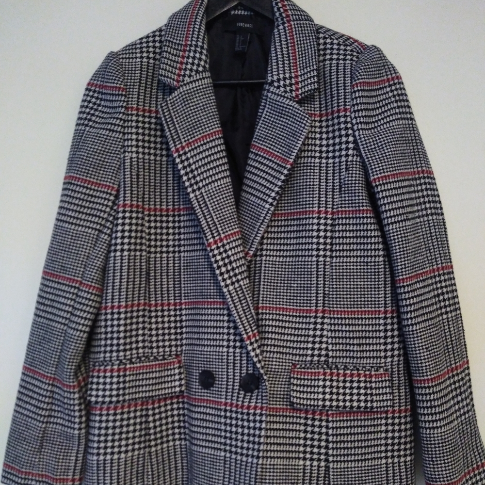 COAT FOREVER 21 Size S/P and color black and Red